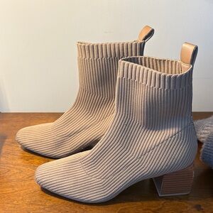Dolce Vita Beige Ribbed Ankle Booties